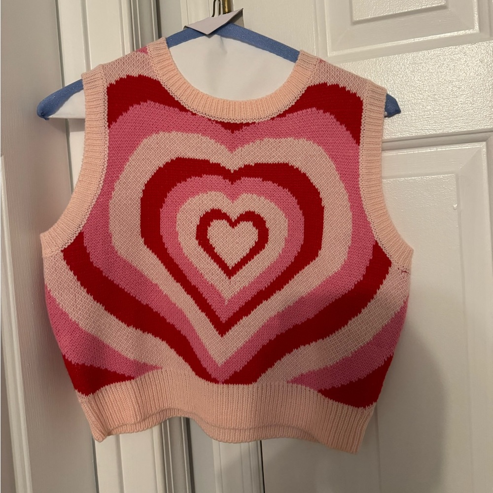 Sweater top size large, NWT, pink and red heart pattern